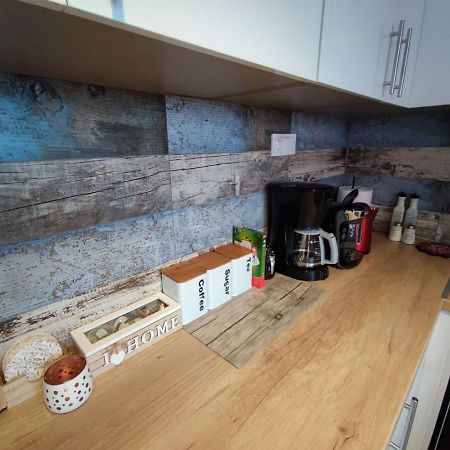 Wood & White Apartment In Historic Center With 2 Bedrooms 约阿尼纳 外观 照片