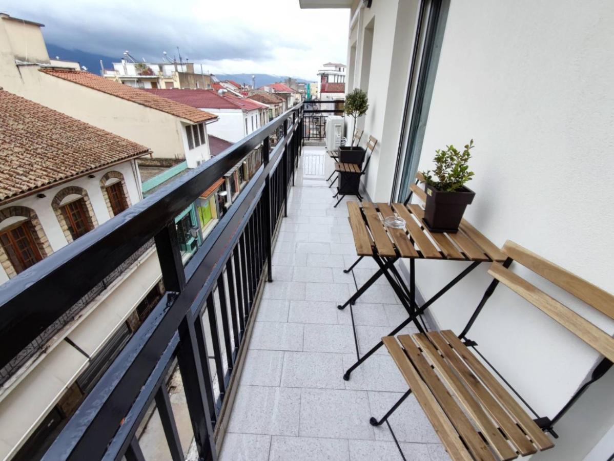 Wood & White Apartment In Historic Center With 2 Bedrooms 约阿尼纳 外观 照片