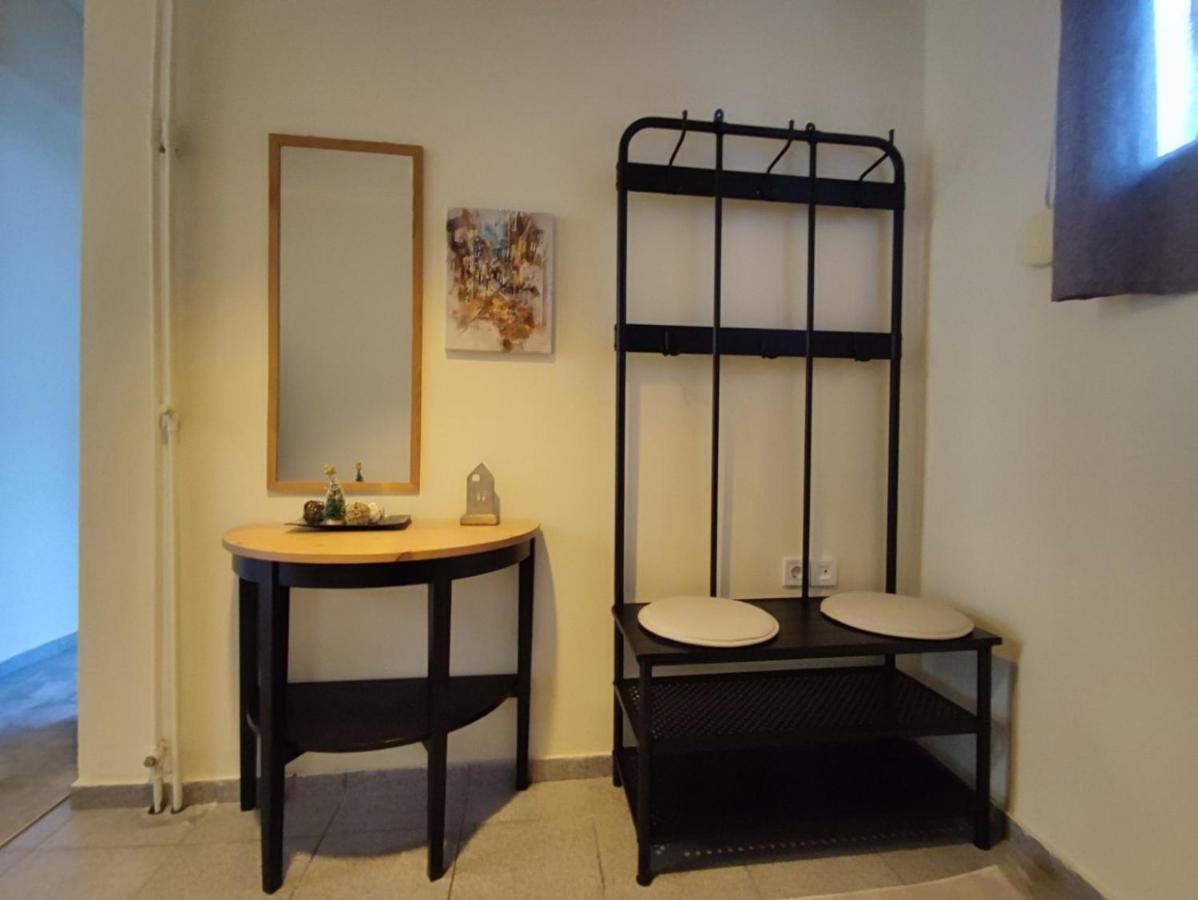 Wood & White Apartment In Historic Center With 2 Bedrooms 约阿尼纳 外观 照片